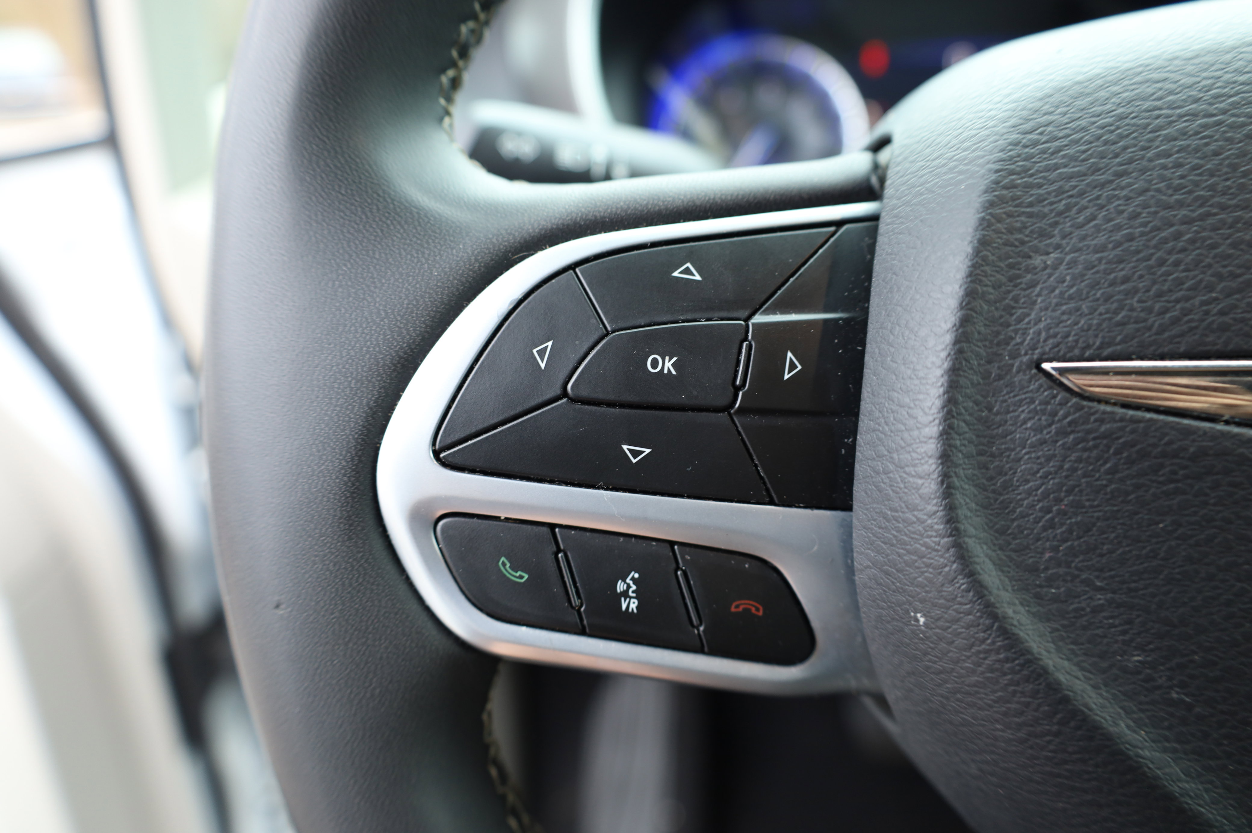 Used 2023 Chrysler Pacifica Touring-L image 24