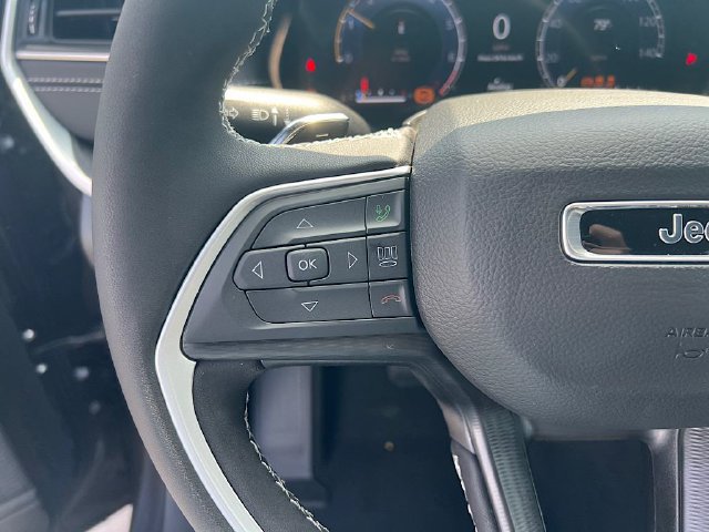 New 2025 Jeep Grand Cherokee L Altitude AWD/4WD image 23