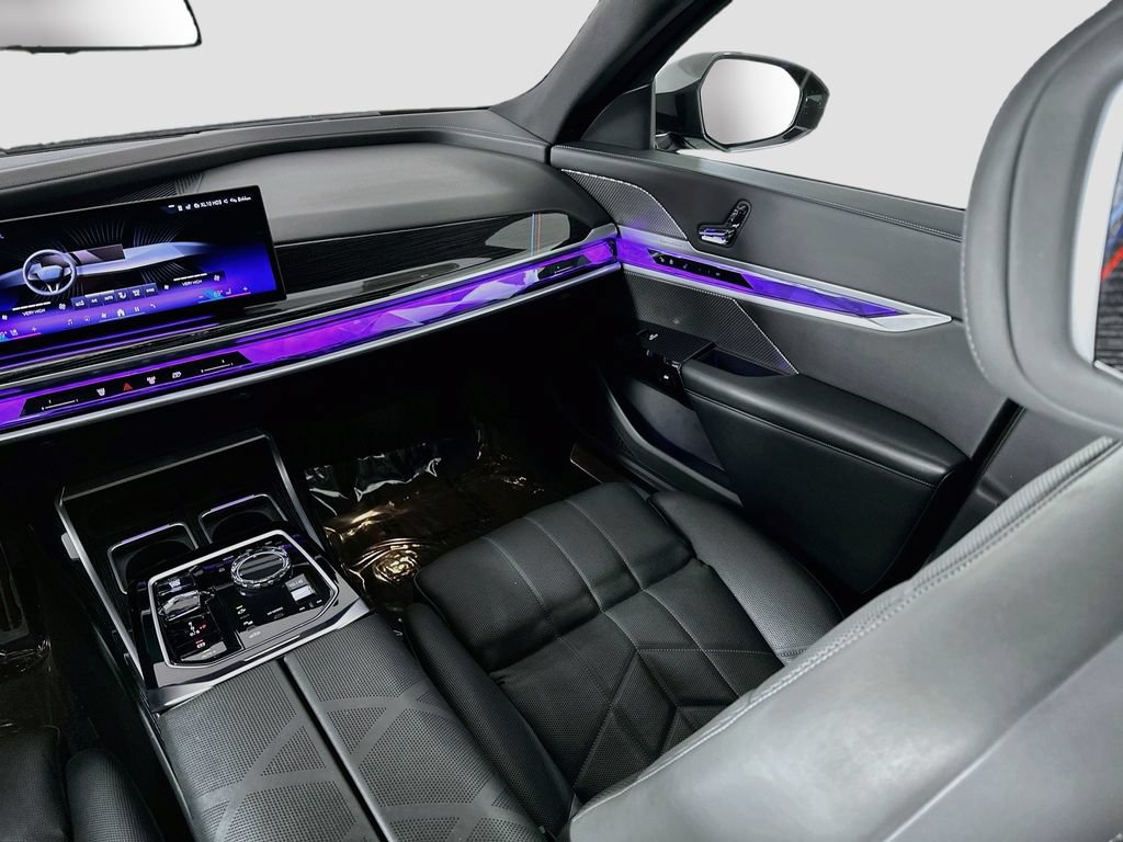 Used 2023 BMW 740i RWD image 25
