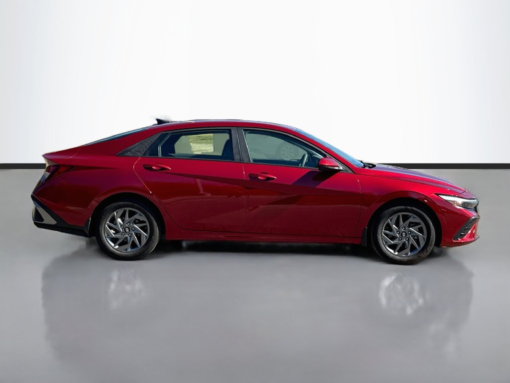 Used 2024 Hyundai Elantra SEL FWD image 8