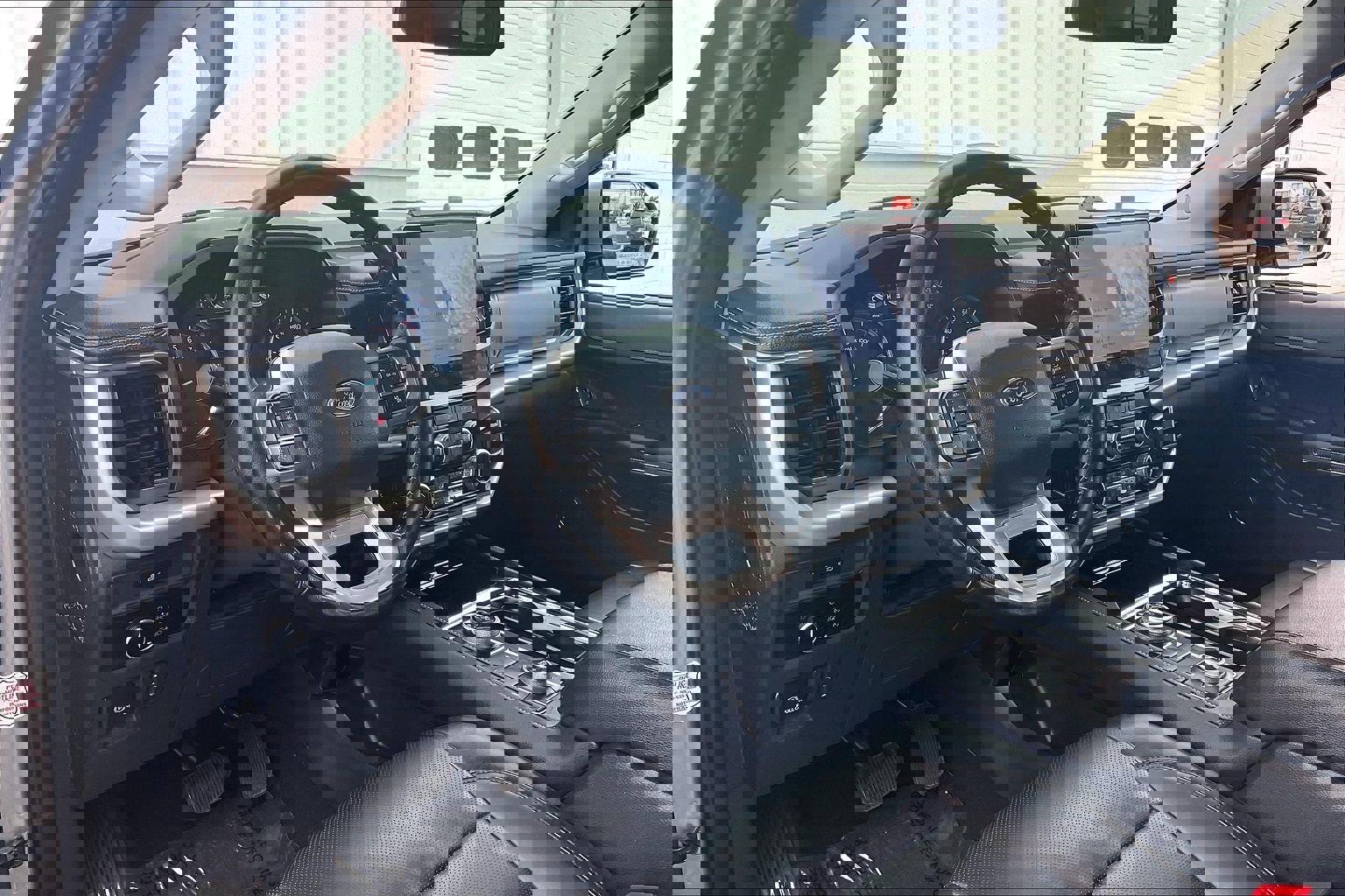 Used 2024 Ford Expedition XLT image 18