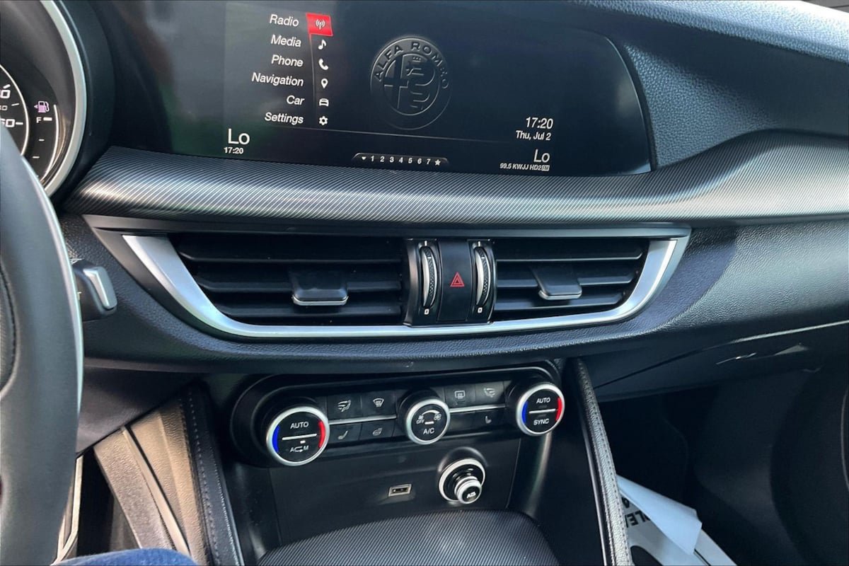 Used 2018 Alfa Romeo Stelvio Ti Sport AWD/4WD image 14