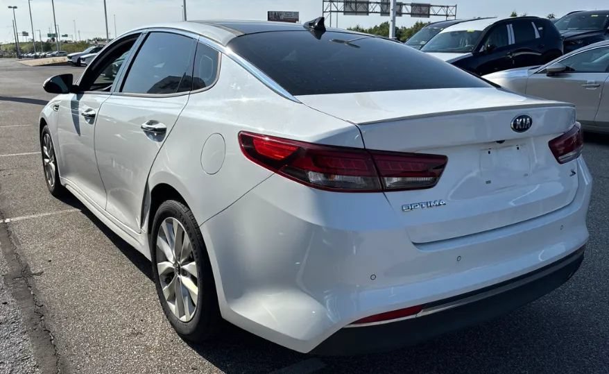 Used 2018 Kia Optima S w/ Panoramic Sunroof Package FWD image 7
