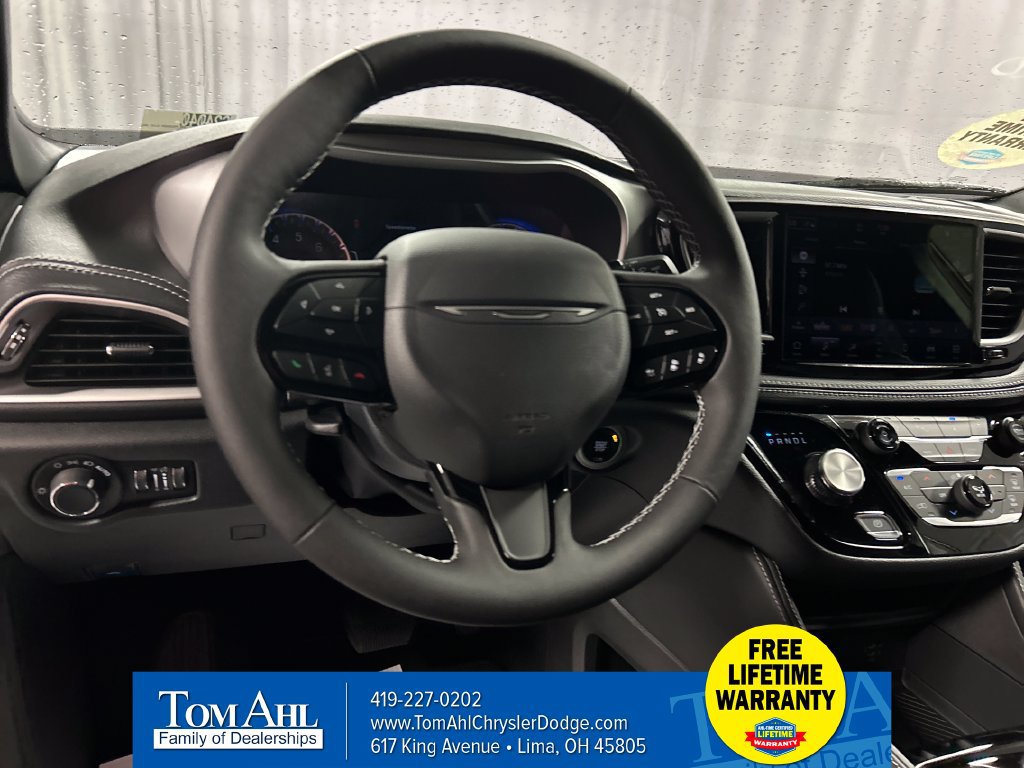 New 2027 Chrysler Pacifica Limited FWD image 13