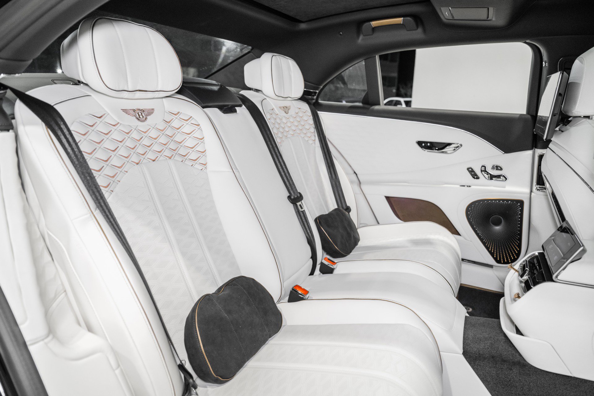 New 2026 Bentley Flying Spur Plug-In Hybrid image 33