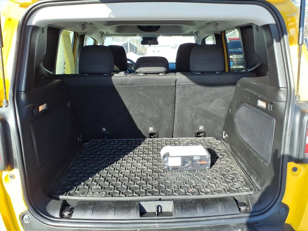 Used 2015 Jeep Renegade Latitude w/ Cold Weather Group II image 11