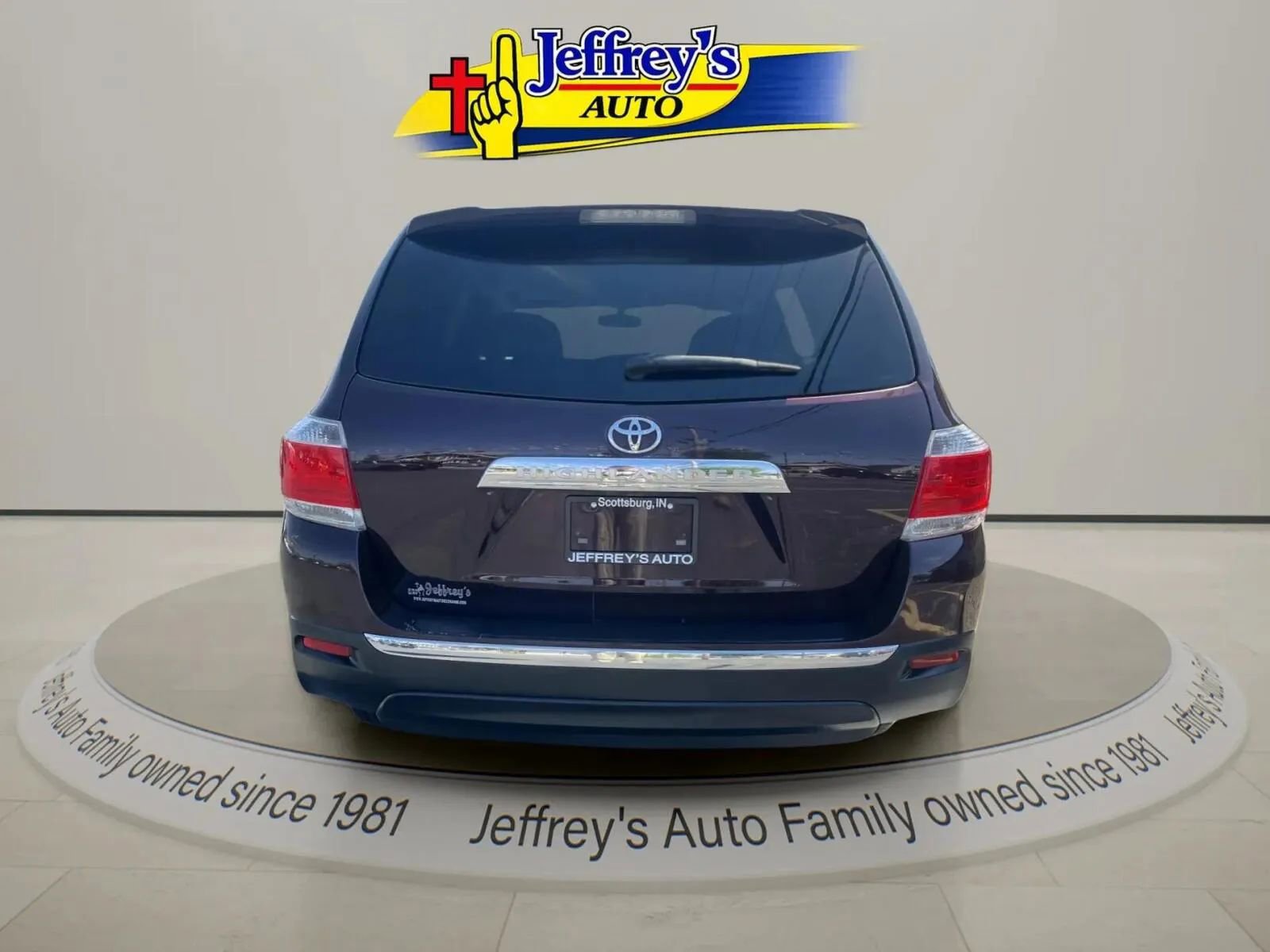 Used 2013 Toyota Highlander FWD w/ Cold Weather Pkg image 4