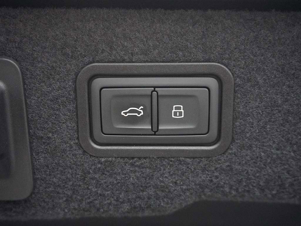 Used 2020 Audi A8 L 3.0T w/ Executive Package image 26