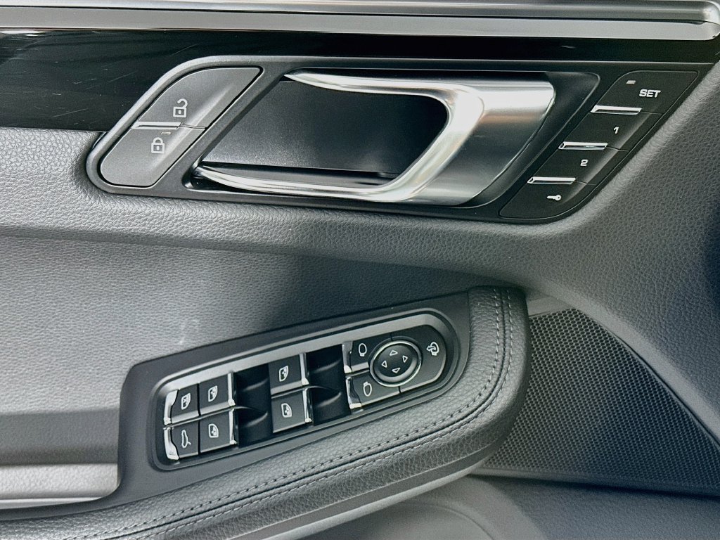 Certified 2023 Porsche Macan S AWD/4WD image 20