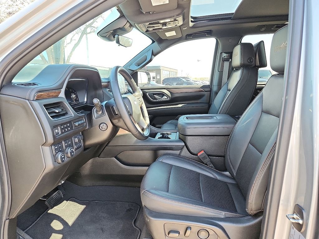 Used 2024 Chevrolet Suburban High Country AWD/4WD image 14