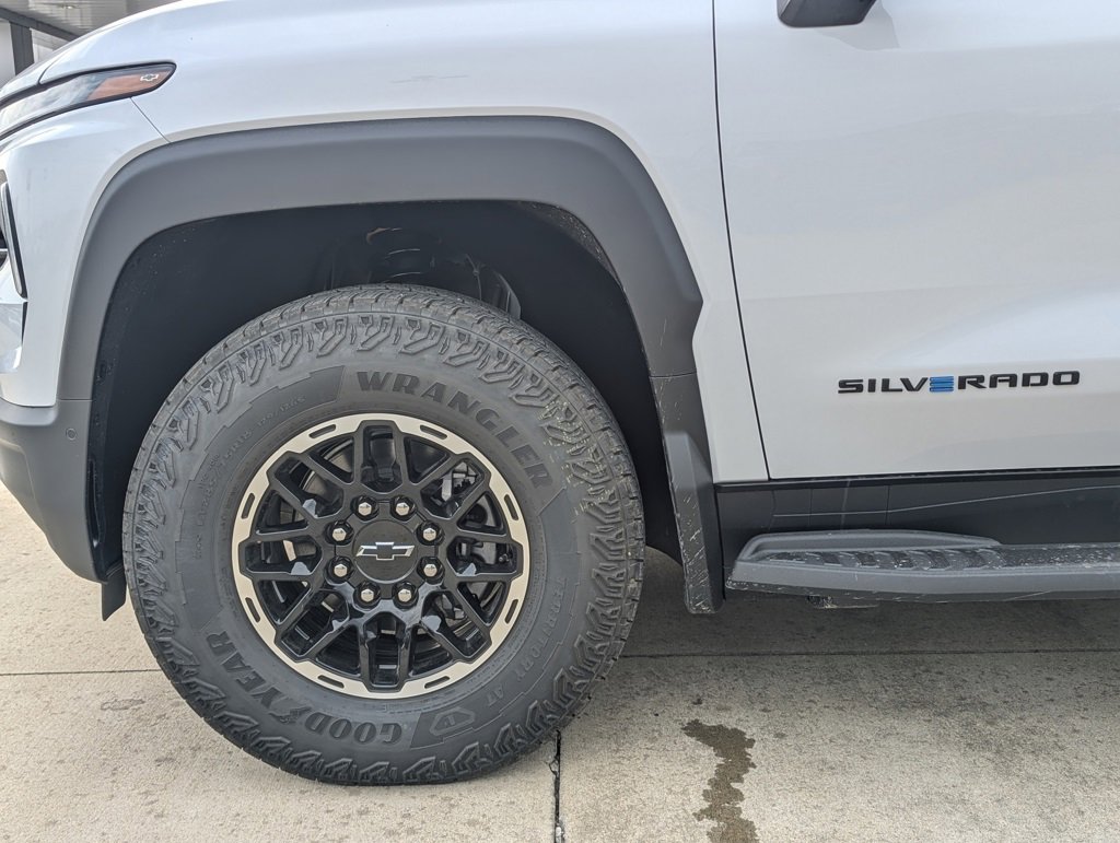 New 2026 Chevrolet Silverado EV Trail Boss image 10
