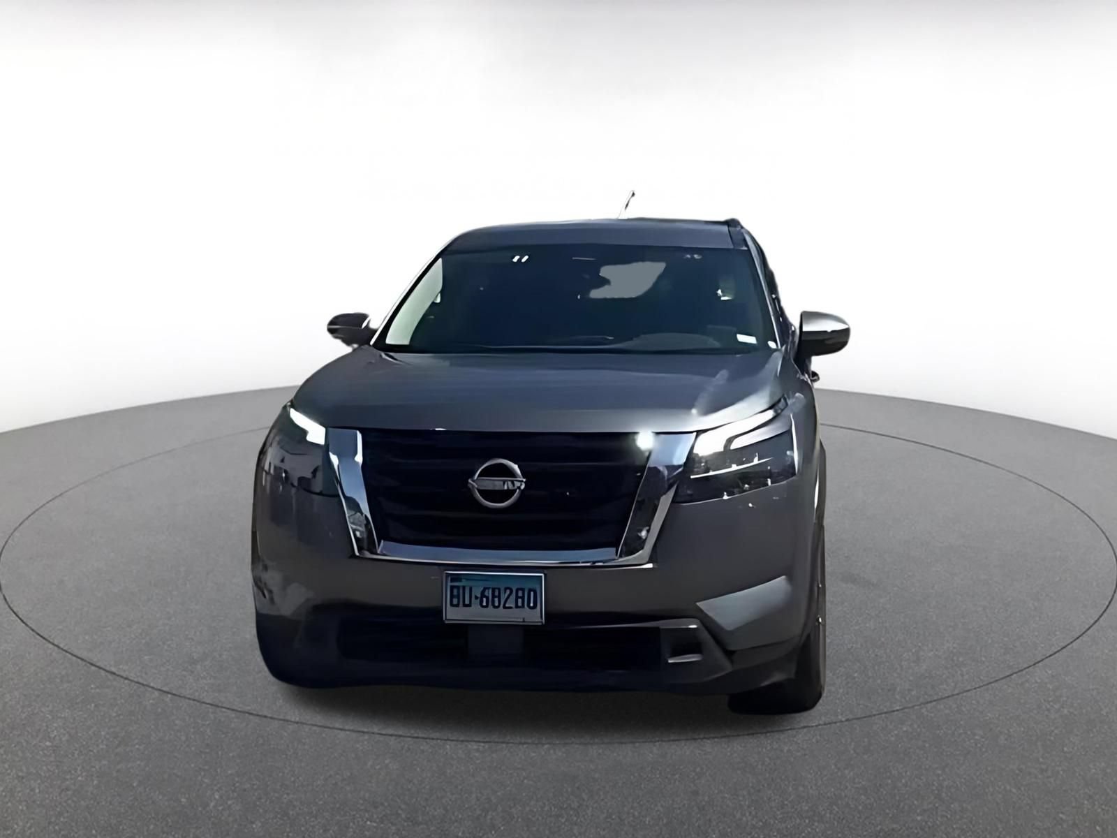 Used 2025 Nissan Pathfinder SV FWD image 3