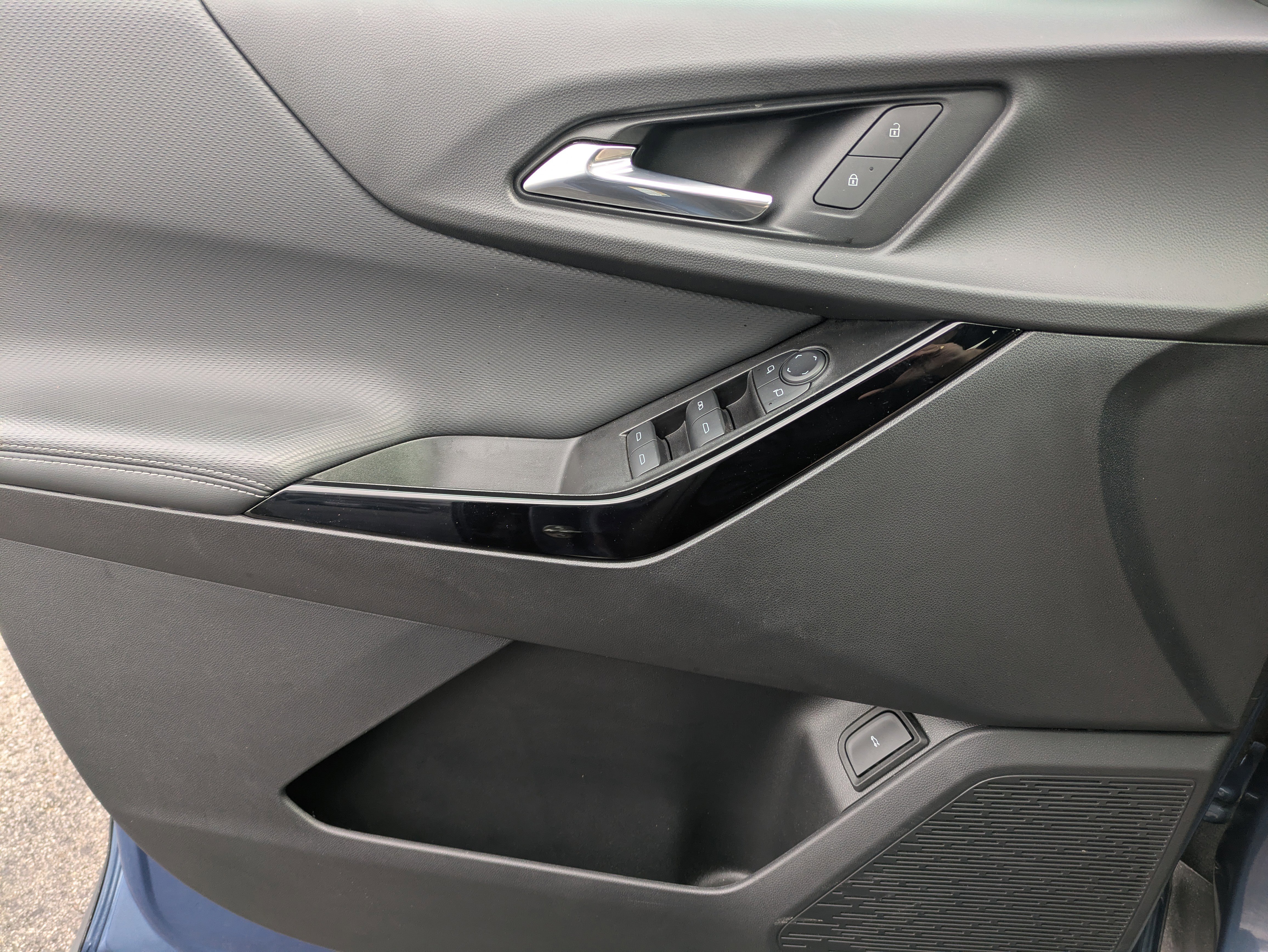 Used 2025 Chevrolet Equinox LT w/ Convenience Package II image 24