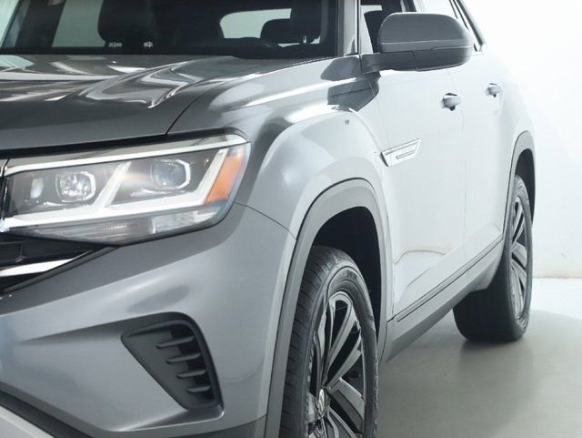 Used 2023 Volkswagen Atlas Cross Sport SE w/ Panoramic Sunroof Package AWD/4WD image 4