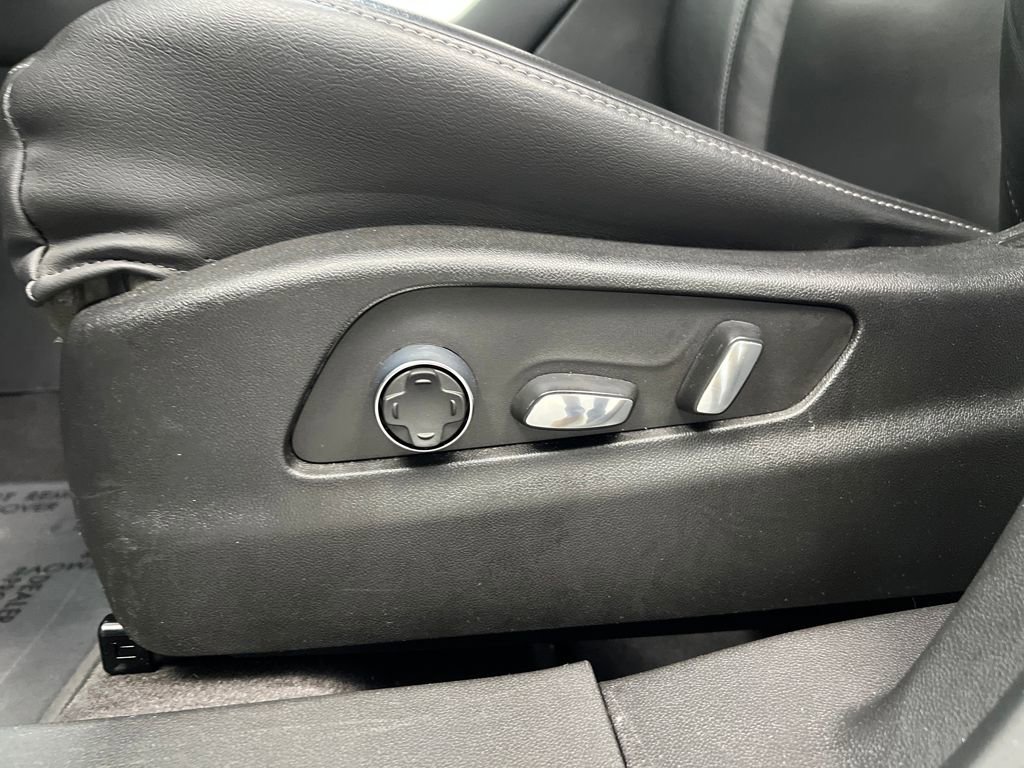 Used 2024 Cadillac XT4 Premium Luxury image 10