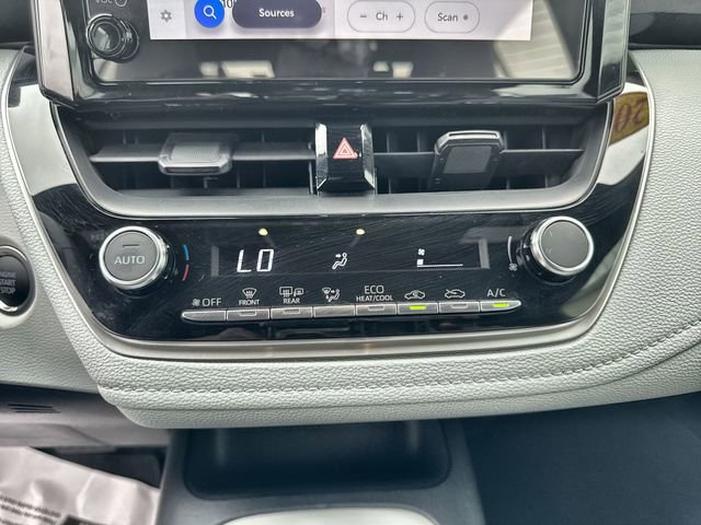 Used 2025 Toyota Corolla SE image 27