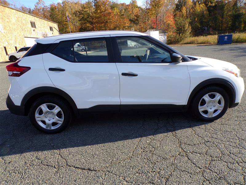 Used 2020 Nissan Kicks S image 10