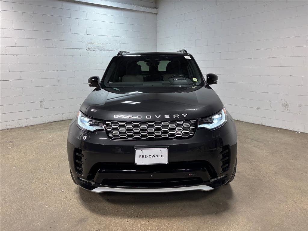 Used 2023 Land Rover Discovery Metropolitan Edition image 3
