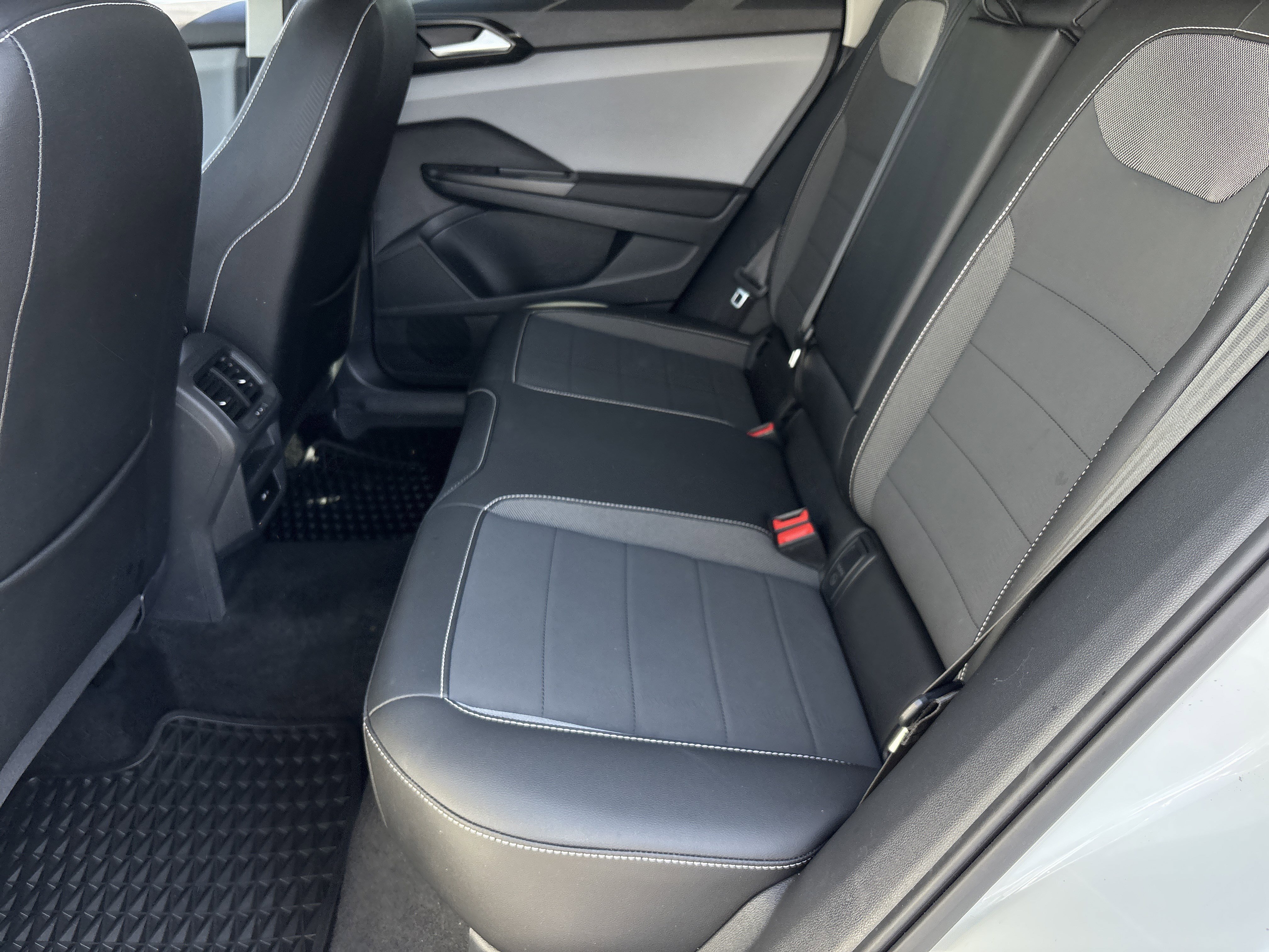 Used 2022 Volkswagen Taos SE image 16