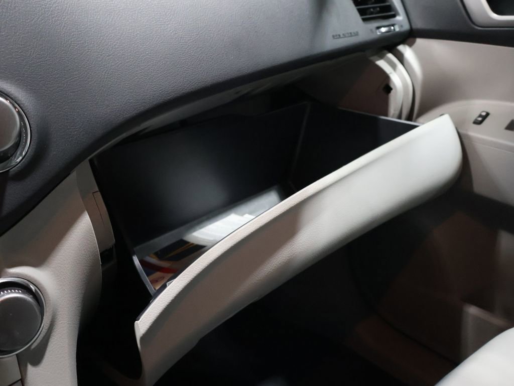 Used 2012 Toyota Highlander 4WD image 28