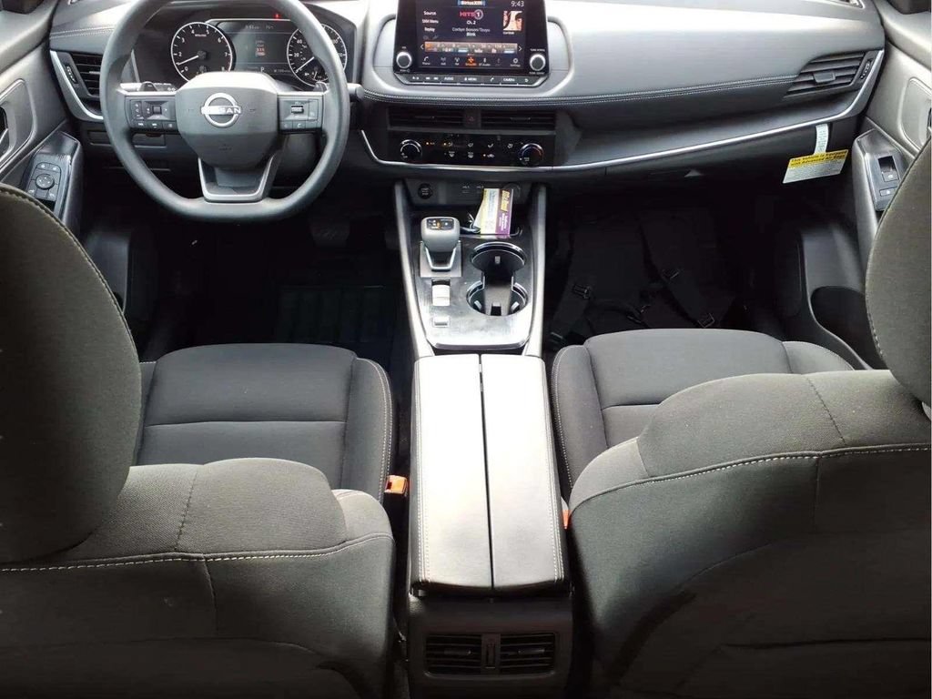 Used 2025 Nissan Rogue S FWD image 10