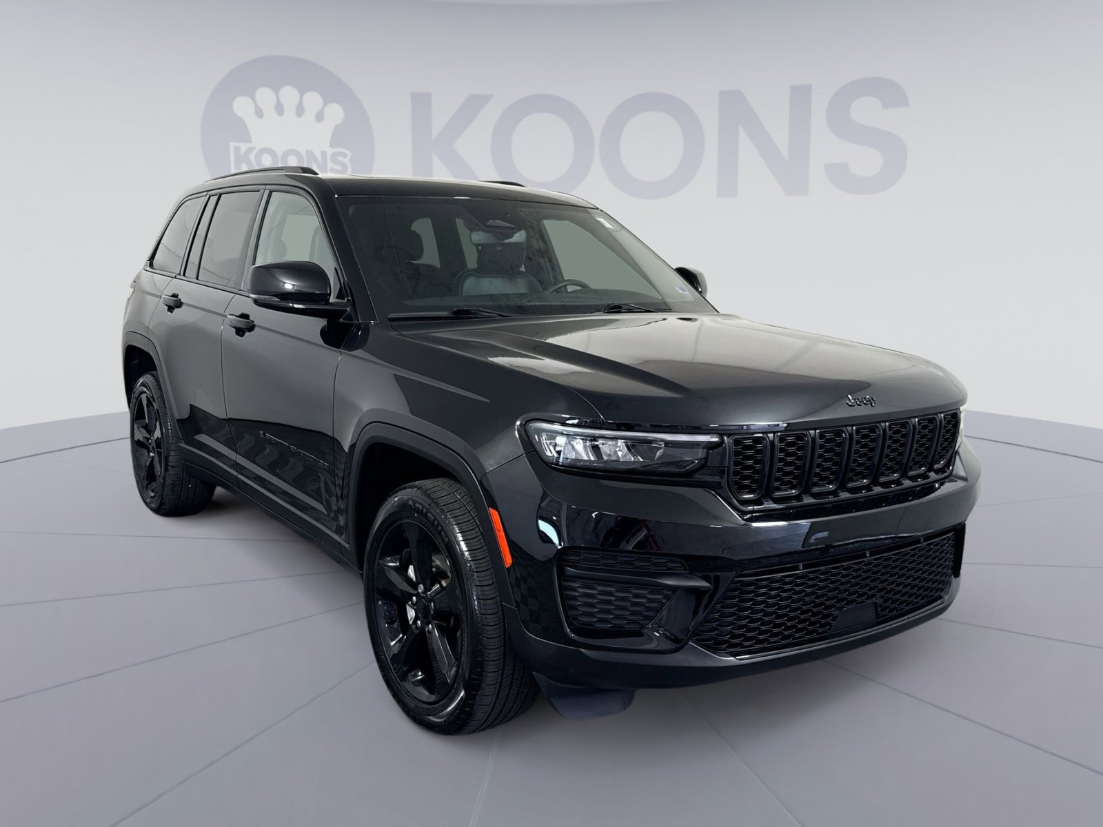 Used 2023 Jeep Grand Cherokee Altitude AWD/4WD image 10