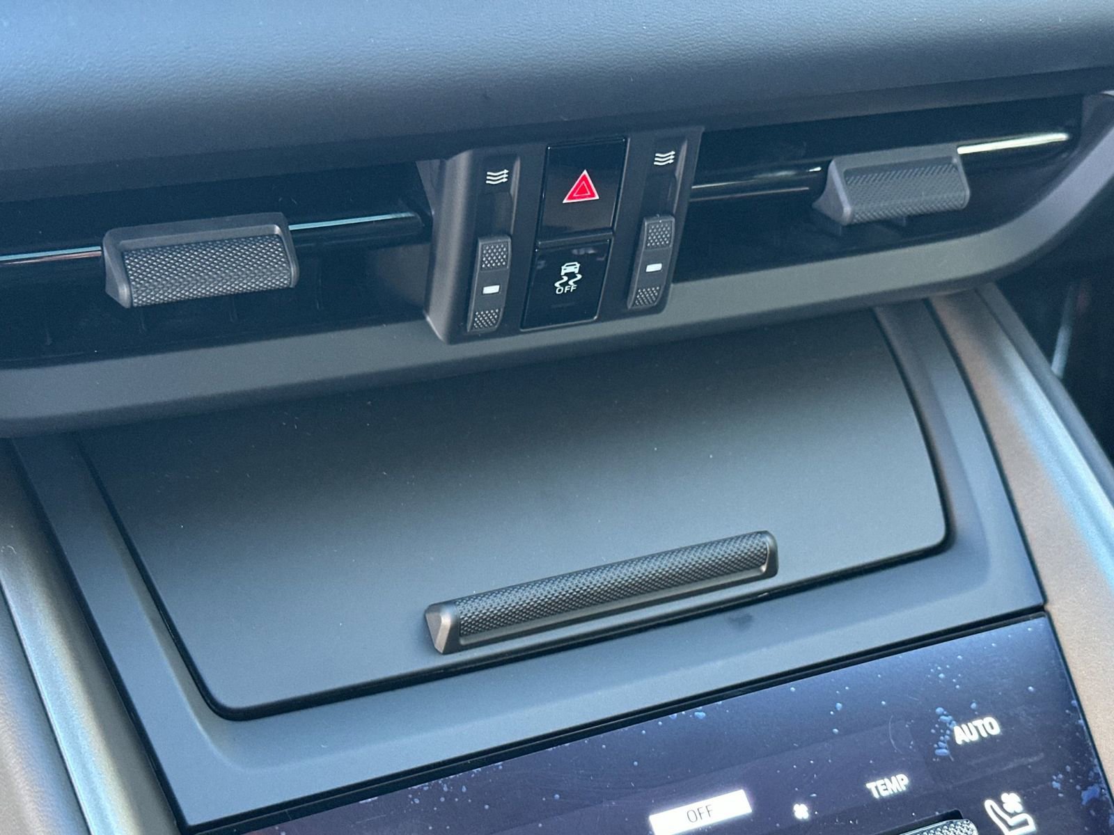 New 2025 Porsche Macan Turbo Electric image 25