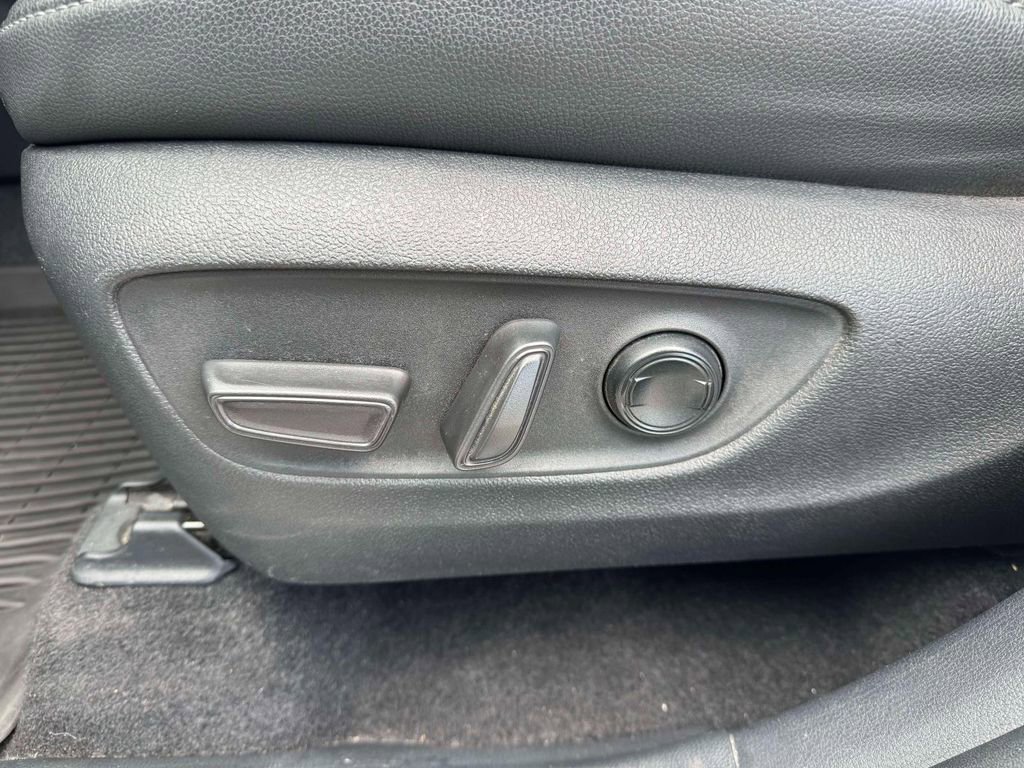 Used 2024 Toyota Grand Highlander AWD Hybrid image 18