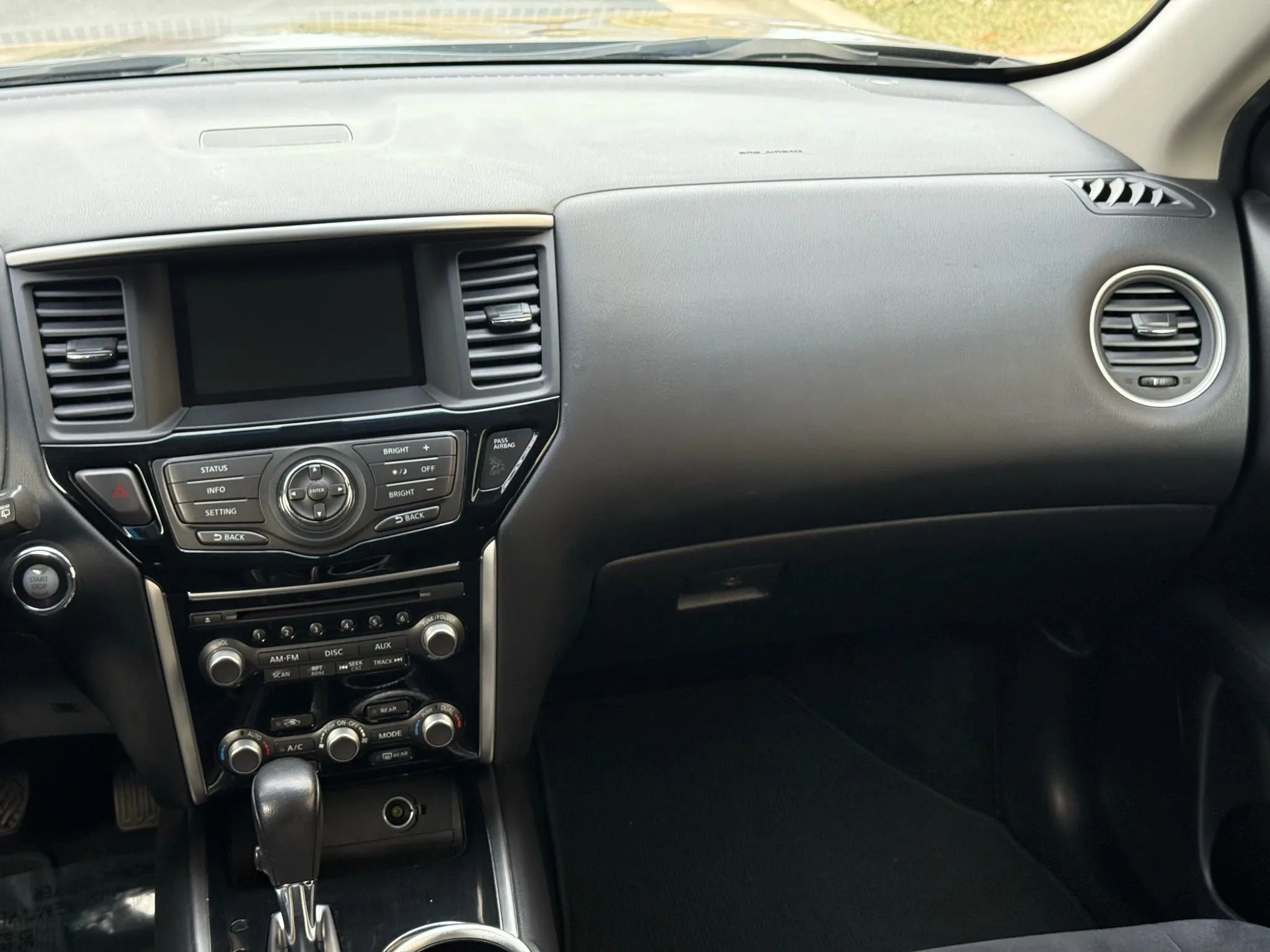 Used 2016 Nissan Pathfinder SV image 32