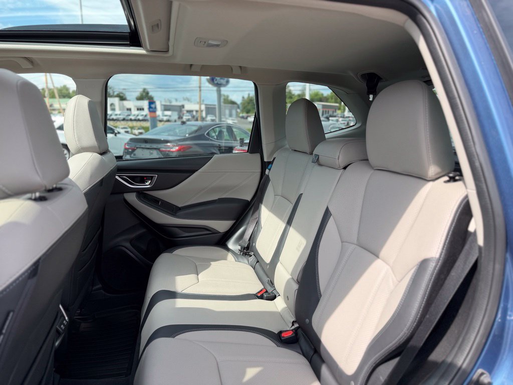 Used 2023 Subaru Forester Limited AWD/4WD image 5