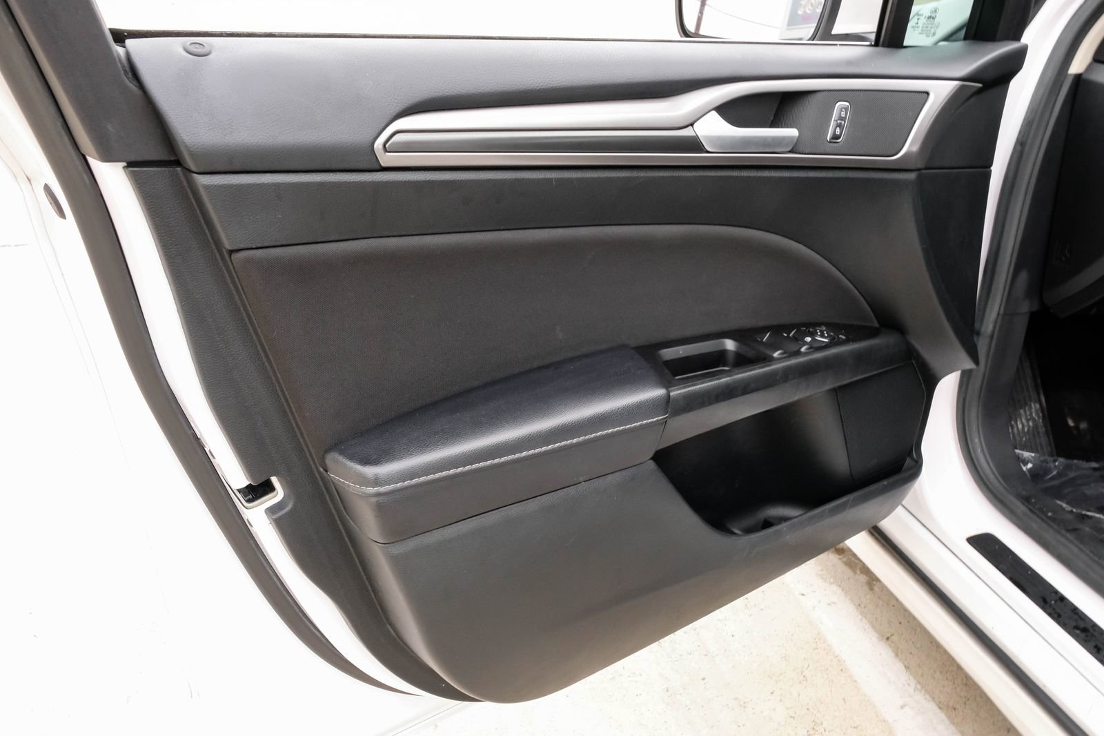 Used 2017 Ford Fusion SE w/ Equipment Group 201A FWD image 48