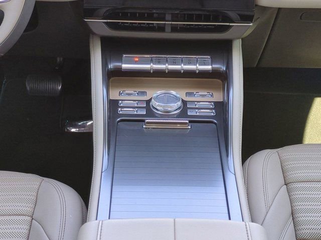 Used 2025 Lincoln Nautilus Reserve image 17