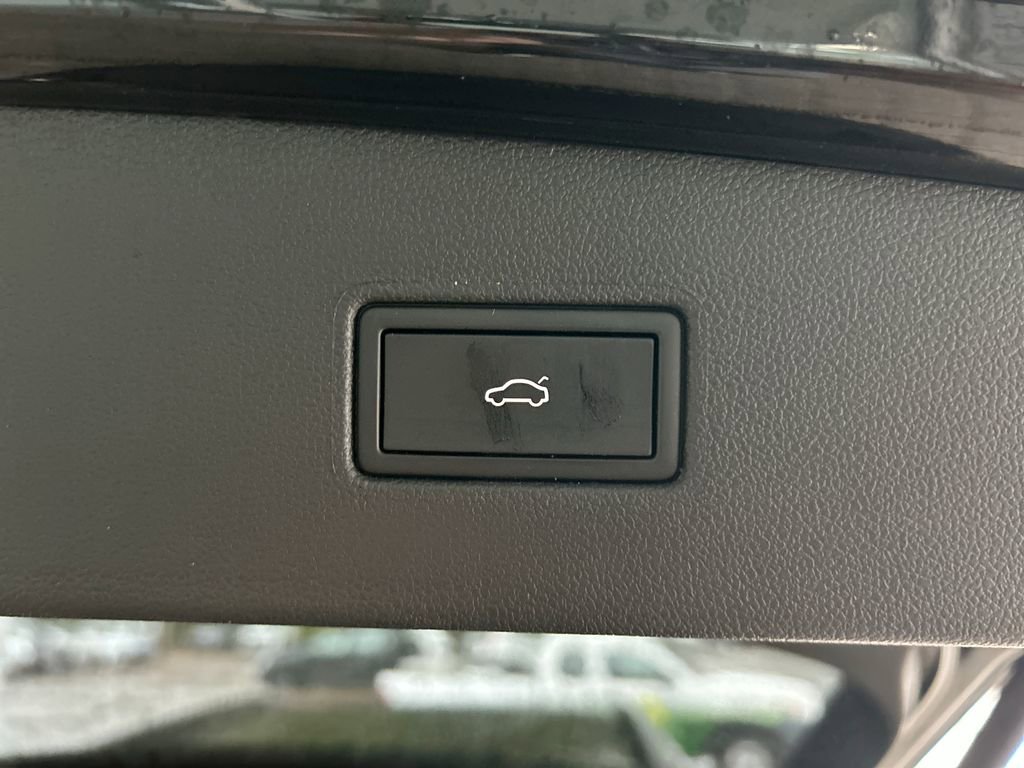 Certified 2024 Volkswagen Tiguan SE R-Line image 45