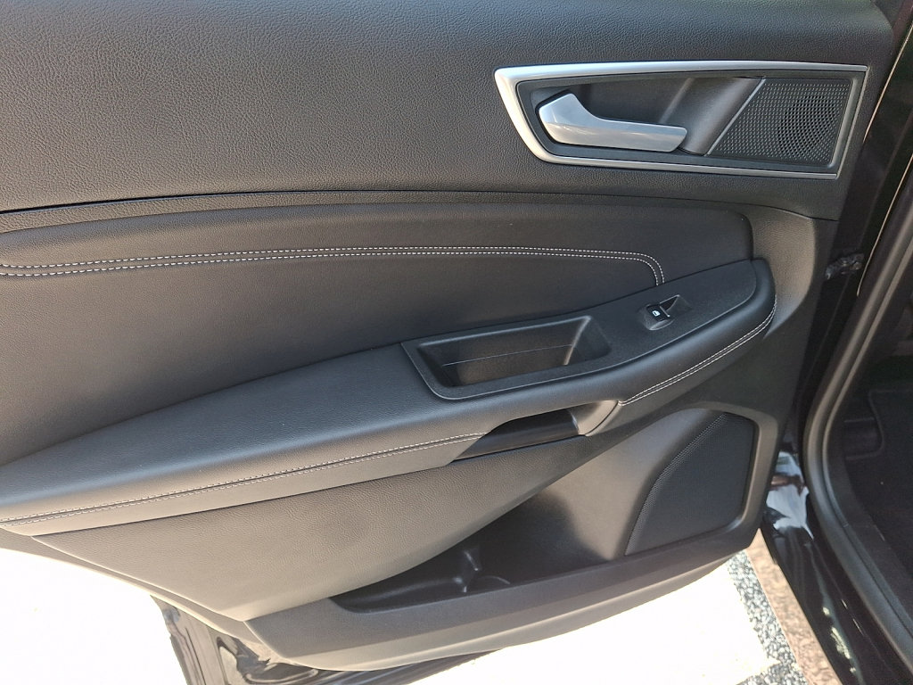 Used 2024 Ford Edge Titanium AWD/4WD image 24