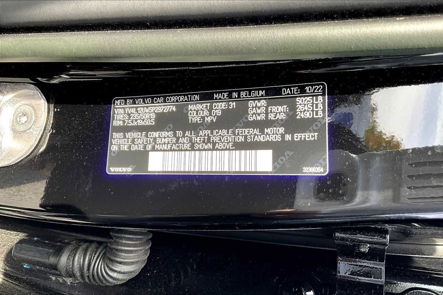 Certified 2023 Volvo XC40 B5 Plus w/ Driver Assist Package image 31