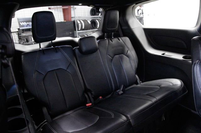 Used 2025 Chrysler Pacifica Select image 20