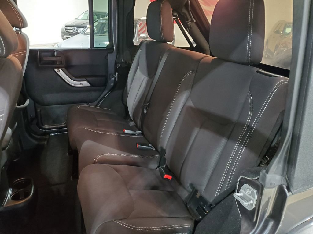 Used 2014 Jeep Wrangler Unlimited Sahara w/ Connectivity Group image 25