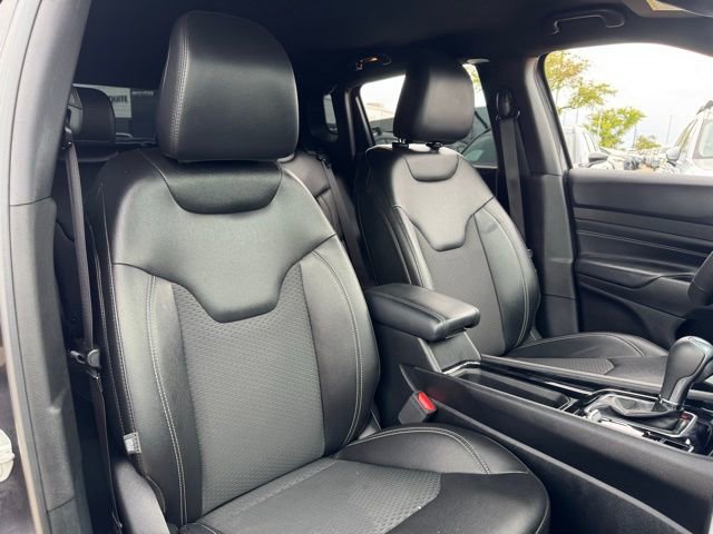 Used 2024 Jeep Compass Latitude w/ Altitude Special Edition image 25