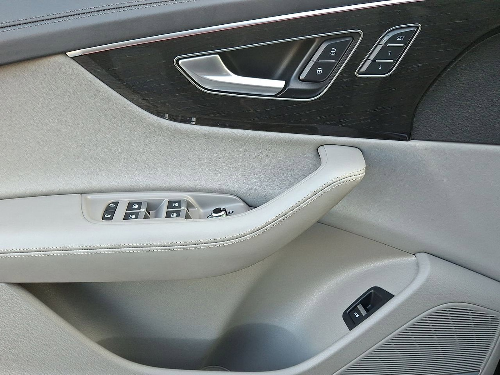 Used 2024 Audi Q7 3.0T Prestige image 19