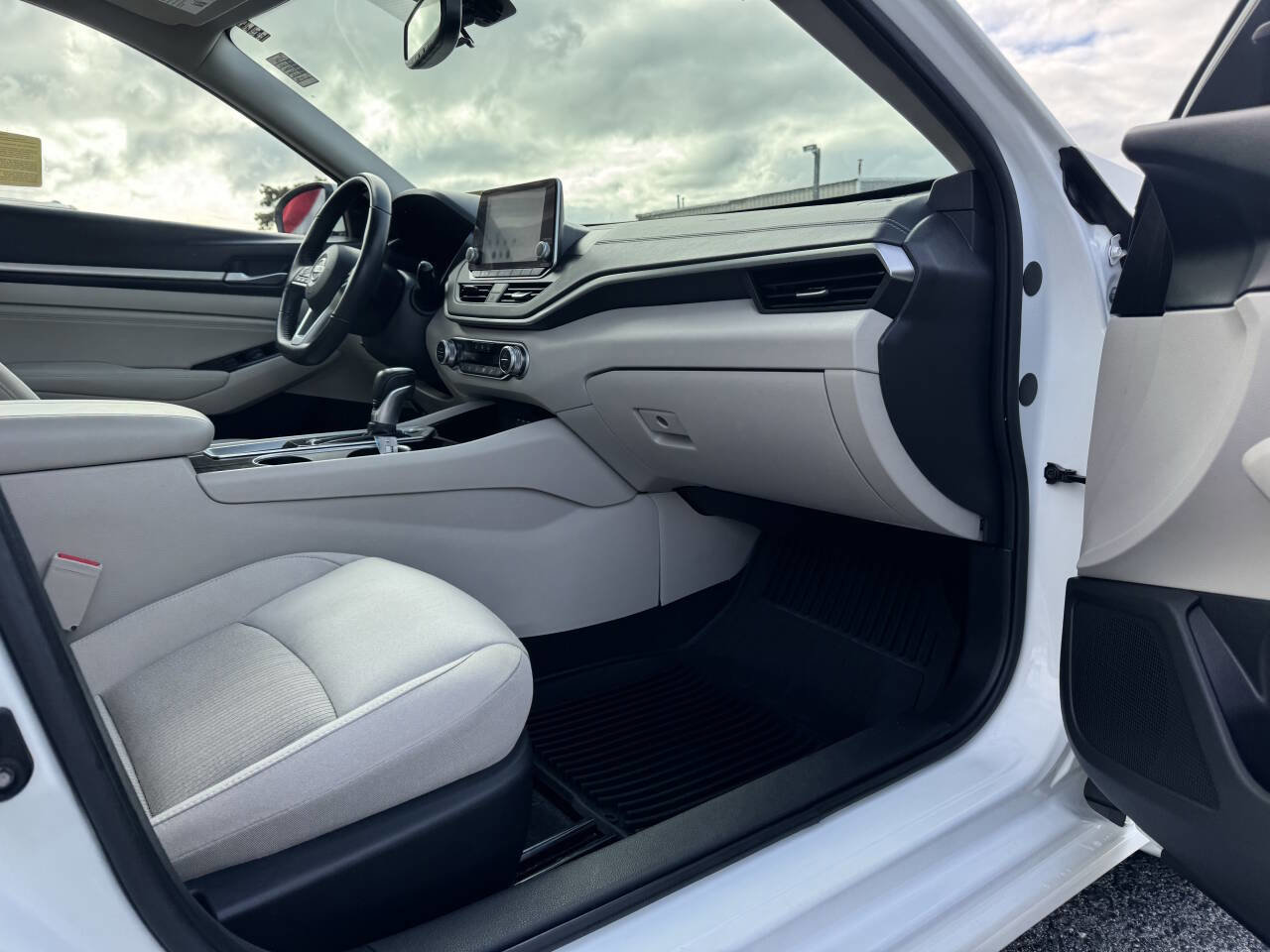 Used 2020 Nissan Altima 2.5 SV image 36