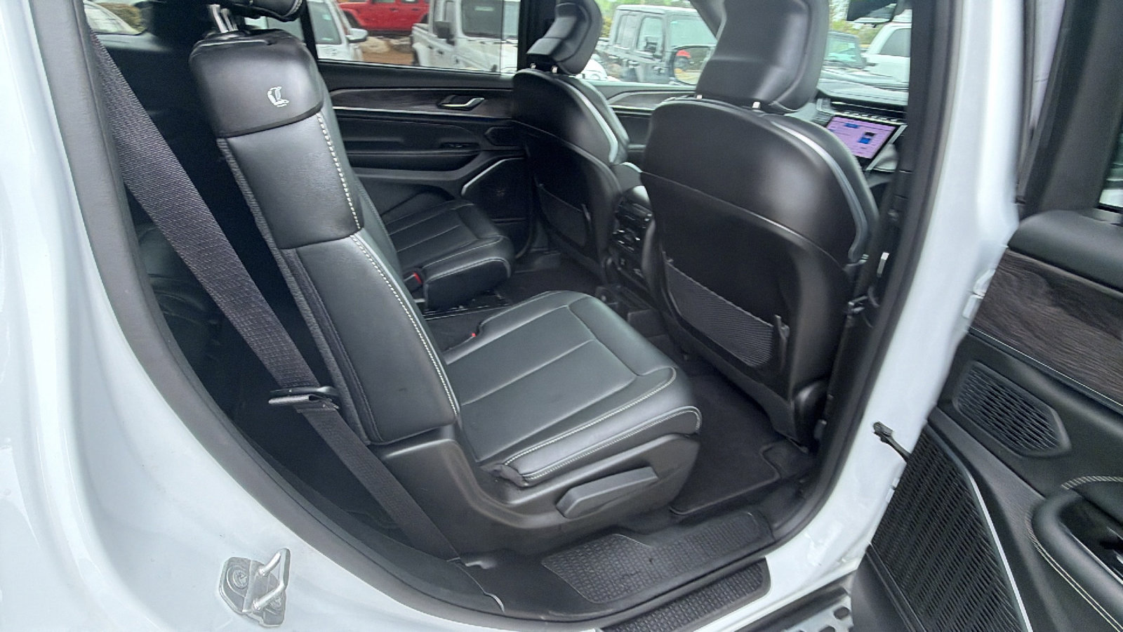 Certified 2025 Jeep Grand Cherokee L Overland w/ Luxury Tech Group IV image 22