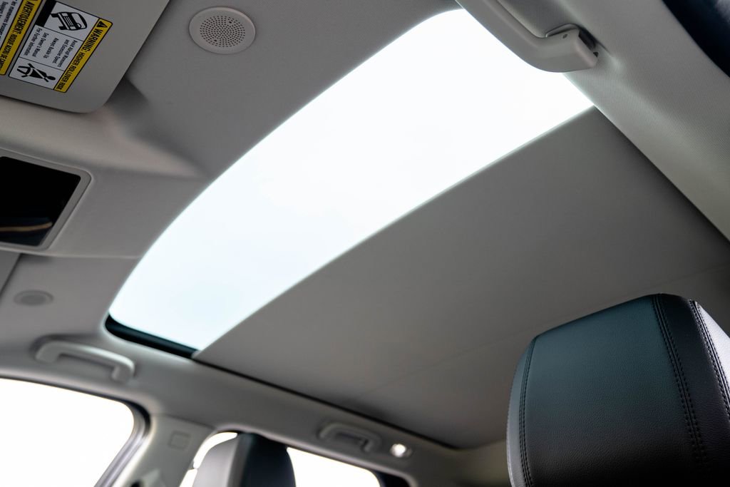 Used 2025 Land Rover Discovery Sport S image 20