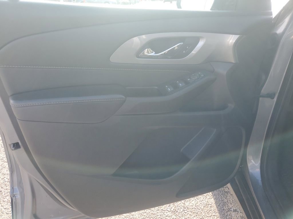 Used 2021 Chevrolet Traverse LS image 13