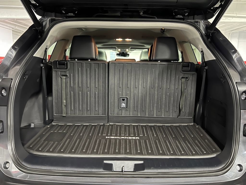 Certified 2022 Toyota Highlander XLE image 42