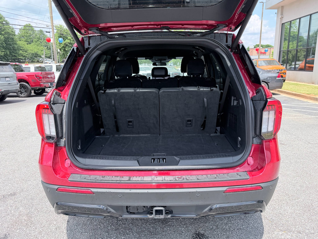 Used 2025 Ford Explorer ST-Line w/ ST-Line Street Pack AWD/4WD image 9