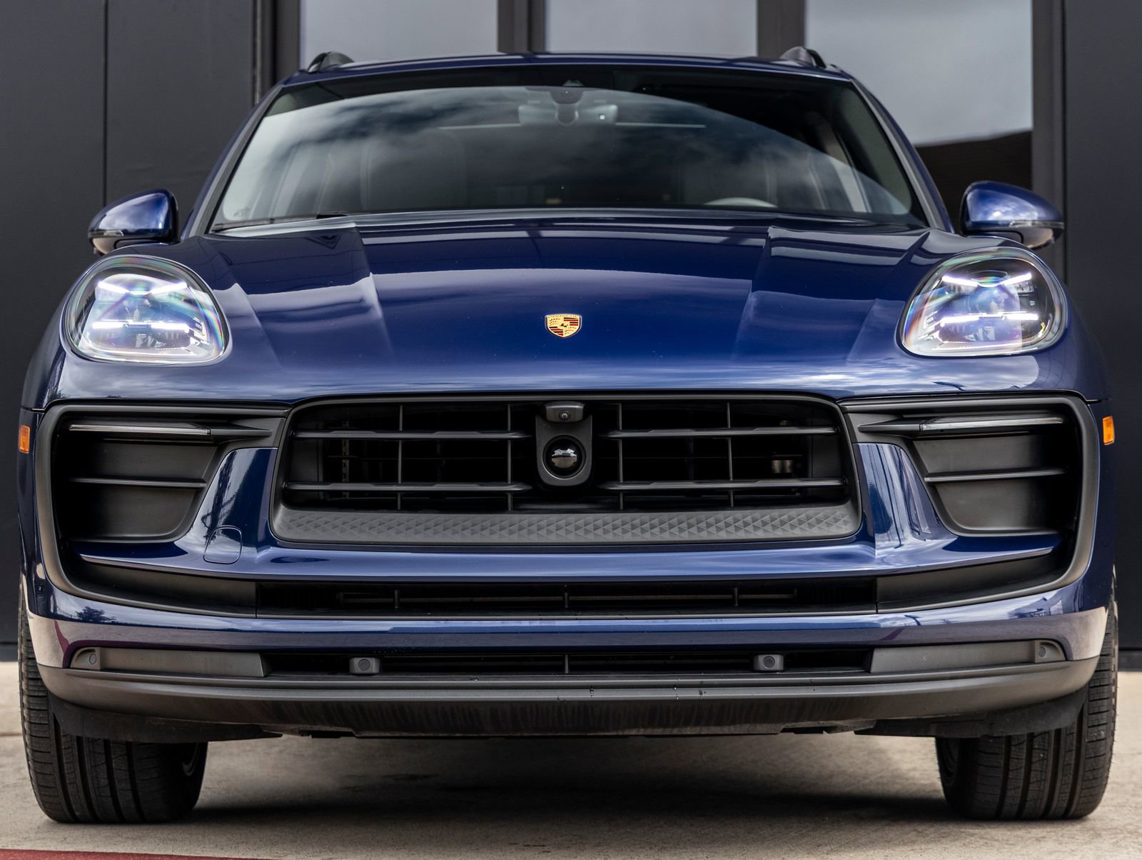 Certified 2025 Porsche Macan image 8