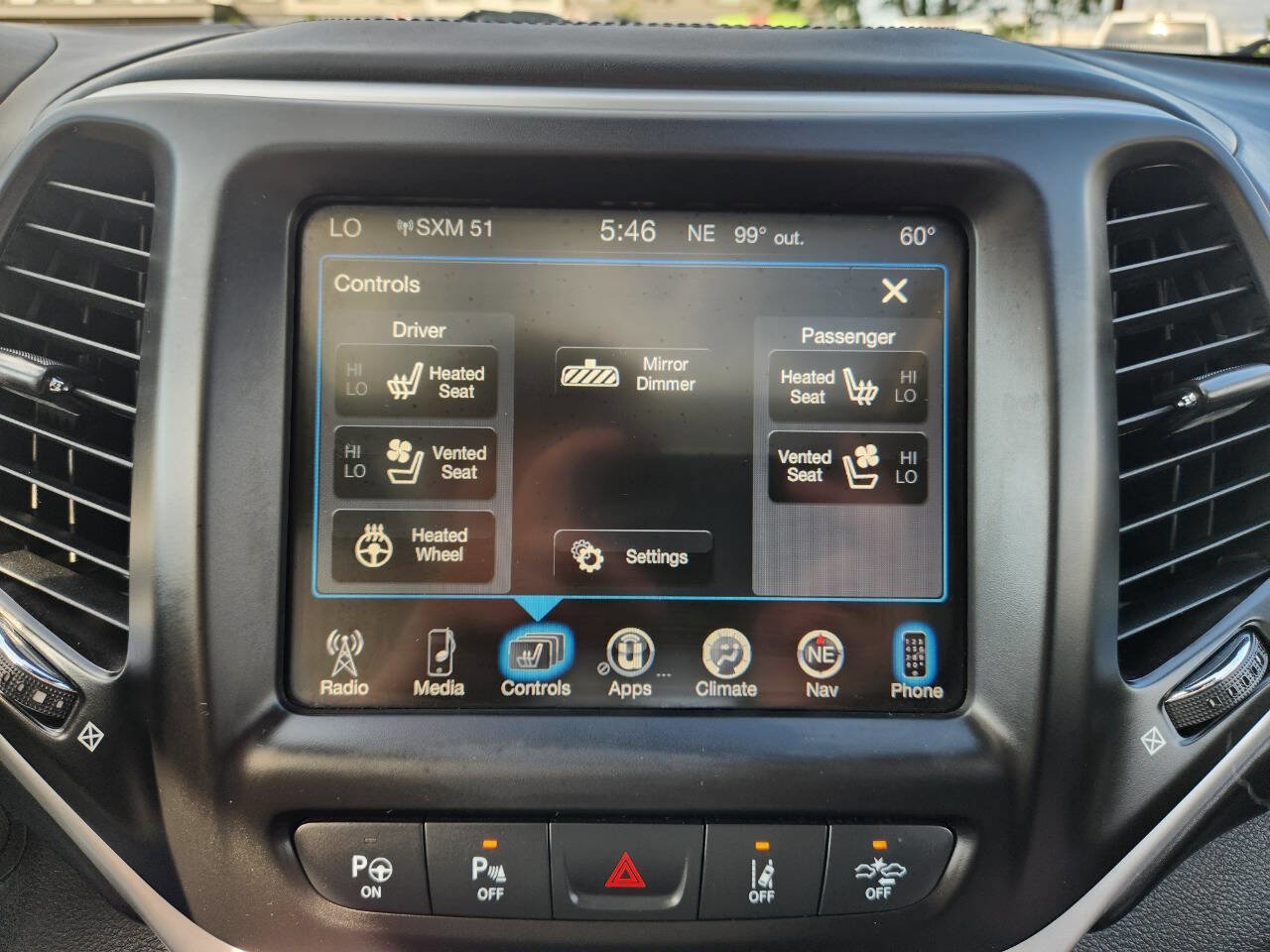 Used 2017 Jeep Cherokee Overland w/ Technology Group image 24
