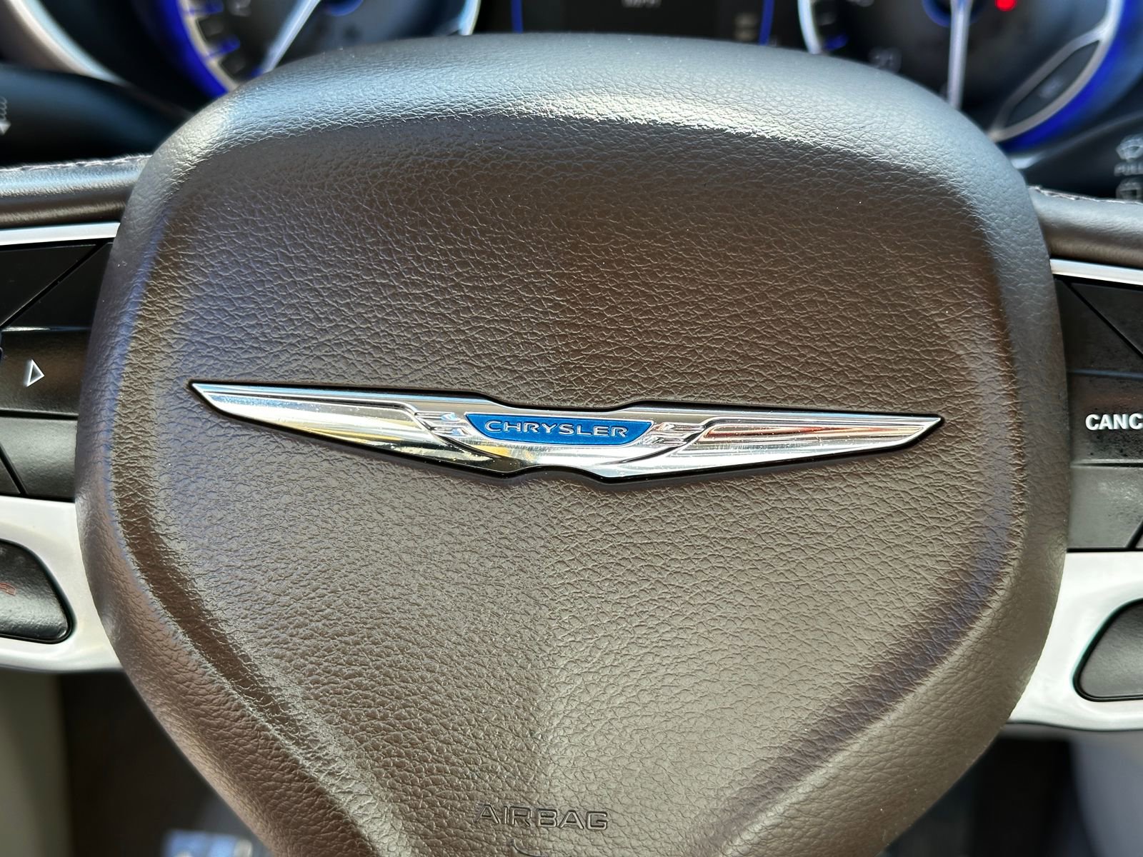 Used 2018 Chrysler Pacifica Touring-L image 25