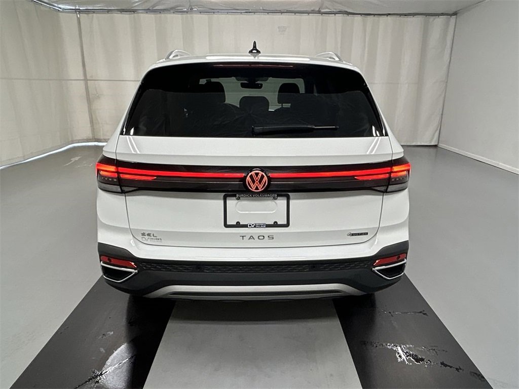 Certified 2025 Volkswagen Taos SEL image 10