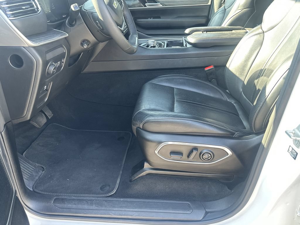 Used 2024 Jeep Wagoneer L Series II RWD image 9